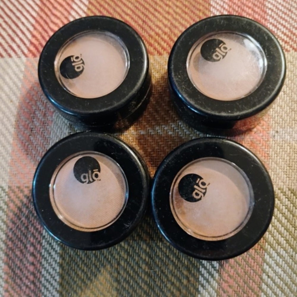 Glo Skin Beauty Eyeshadow - Discontinued Shade, "Twig" - 22 count